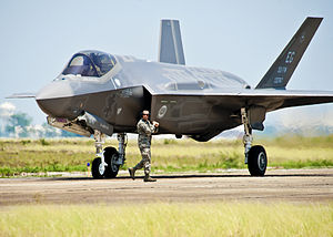 300px-First_F-35_to_arrive_at_Eglin_AFB_gets_the_order_to_taxi.jpg